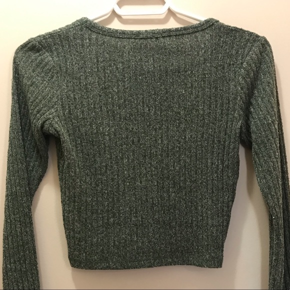 Long sleeve cropped v neck - Picture 3 of 3